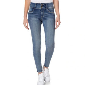 Wallflower Sassy High Rise Skinny Jean